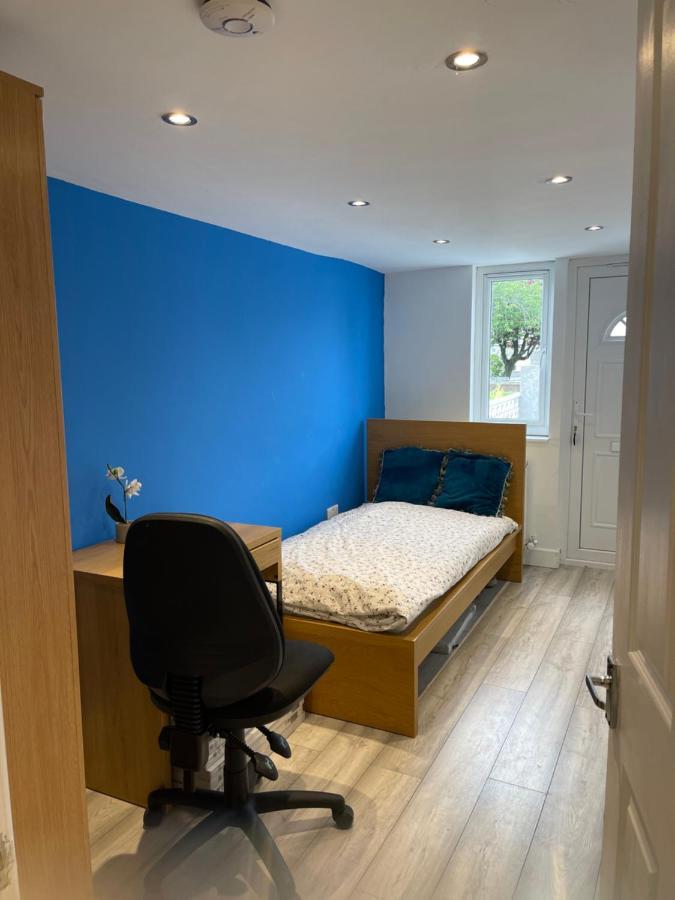 One Bedroom In Spacious Bungalow, Free Parking & Private Entrance Εδιμβούργο Εξωτερικό φωτογραφία