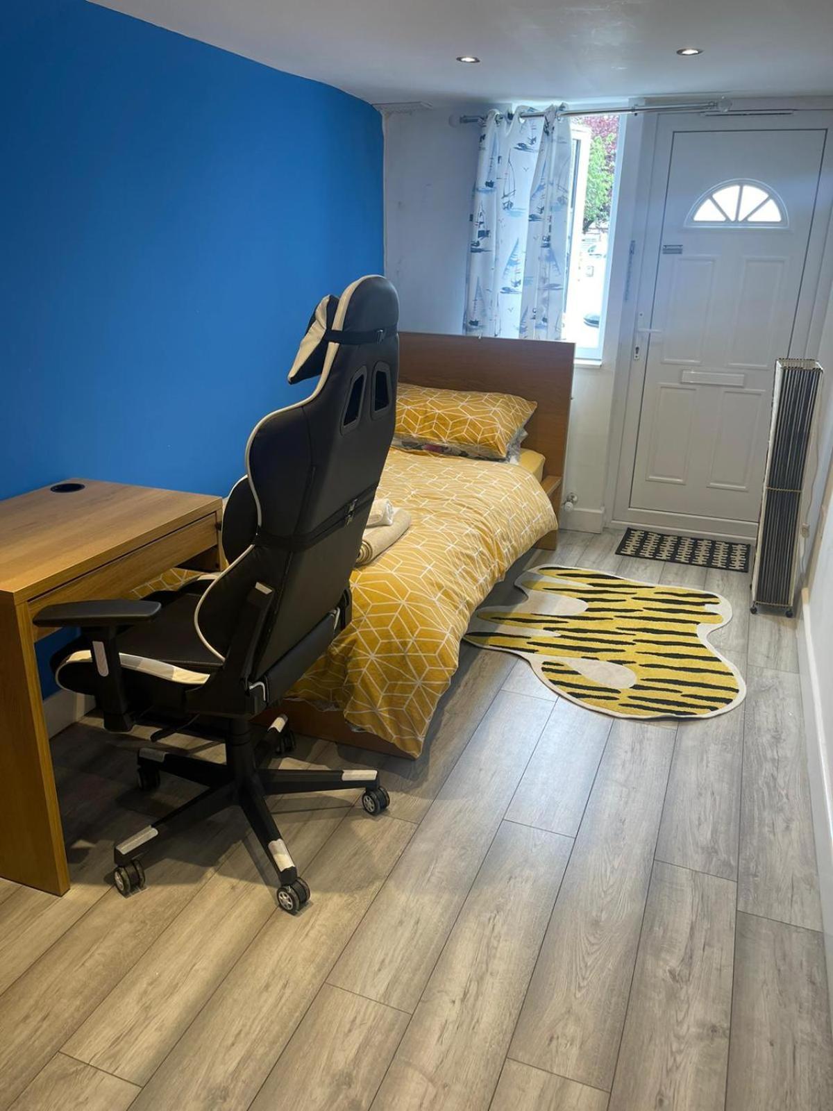 One Bedroom In Spacious Bungalow, Free Parking & Private Entrance Εδιμβούργο Εξωτερικό φωτογραφία